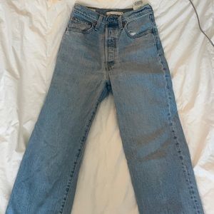 Levi Ribcage Straight Jeans (25)